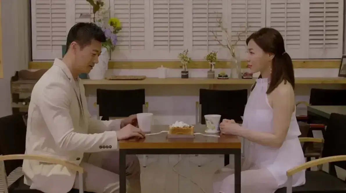 《邻居家妻子》韩国电影未删减1080P韩语中字-邻居家妻子高清完整版-百度网盘夸克迅雷下载-乏味婚姻中的情感越界-在线观看
