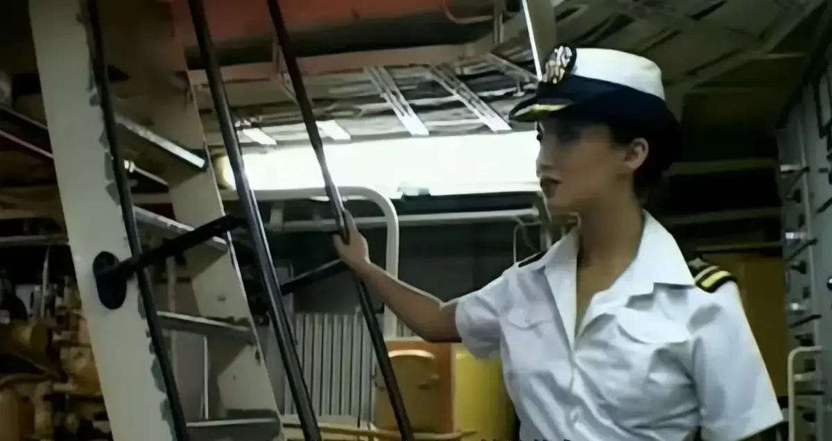 《军舰上的女兵》相关资源图片